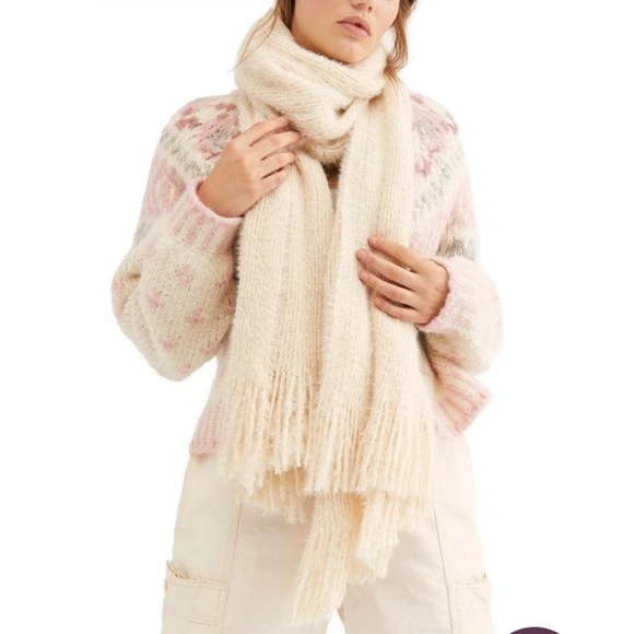 🌼❄️Free People Whisper Fringe Scarf - Picture 2 of 9